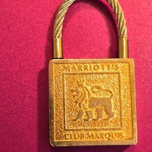 Vintage Marriott's Club Marquis Collectible Solid Metal Luggage Jewelry/Charm